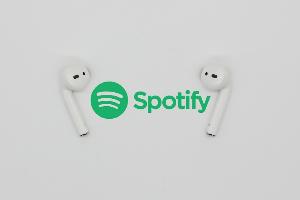 每体：巴萨与Spotify续约至2030年，4年赞助费3亿欧外加球场冠名