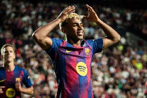 巴萨官方：亚马尔、费尔明获得医疗许可，入选对阵赫罗纳大名单