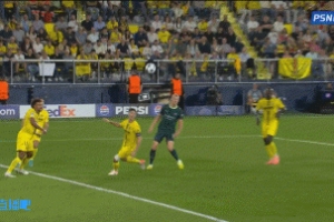 B席第22分钟禁区内抬脚过高，被主裁判出示黄牌