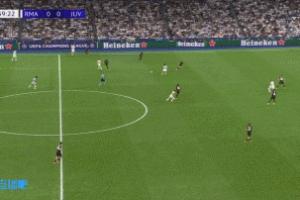 错失良机！维尼修斯做球，姆巴佩半单刀射门被扑