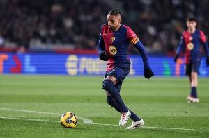 记者：拉菲尼亚的情况远比孔德糟糕，他今日未进行任何训练