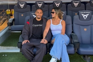 拉菲尼亚无缘国家德比，妻子社媒晒合照鼓励：永远在一起