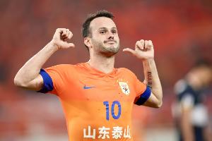 不留下吗？瓦科合同年底到期仍未续约，本赛季轰24球5助冠绝中超