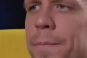 小明星叫范志毅去捡球，范大将军一脸不悦：我给你捡球？你去！