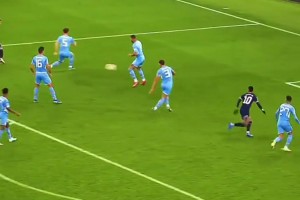 是否达到预期？阿劳霍四年前的集锦！经典的凌空抽射！