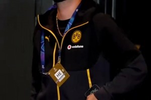 经典球衣！当年的皇马球员通道：大家都在等C罗出场！