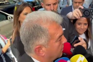 拉波尔塔昨天表示：“让皇马说他们想说的吧，我们会去迈阿密比赛