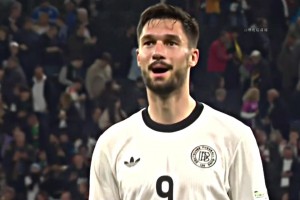 当年的最强11人！不懂就问，这套阵容放到现在什么水平？