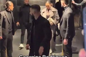 震惊所有人！C罗当年这记点球主罚时竟让球漂浮起来😍