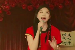 女足这么漂亮？露肚脐露大腿的牛仔裤现在都是标配了呀~🥰